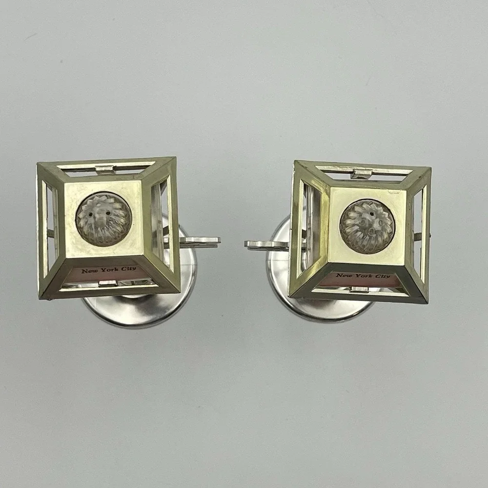 Vintage New York City Lamp Post Salt And Pepper Shakers Souvenir‎ Mid Century